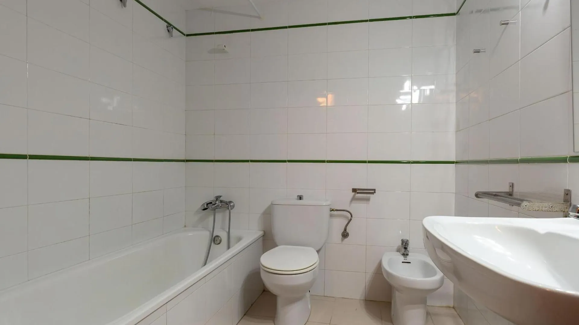 Apartamento Luminoso Con Jardin, Piscina Comunitaria Y Cerca De La Playa En Llanca. - Es-228-41 Apartmán