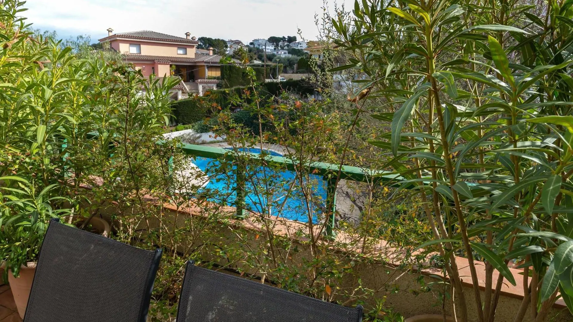 Apartamento Luminoso Con Jardin, Piscina Comunitaria Y Cerca De La Playa En Llanca. - Es-228-41 0*,  Španělsko